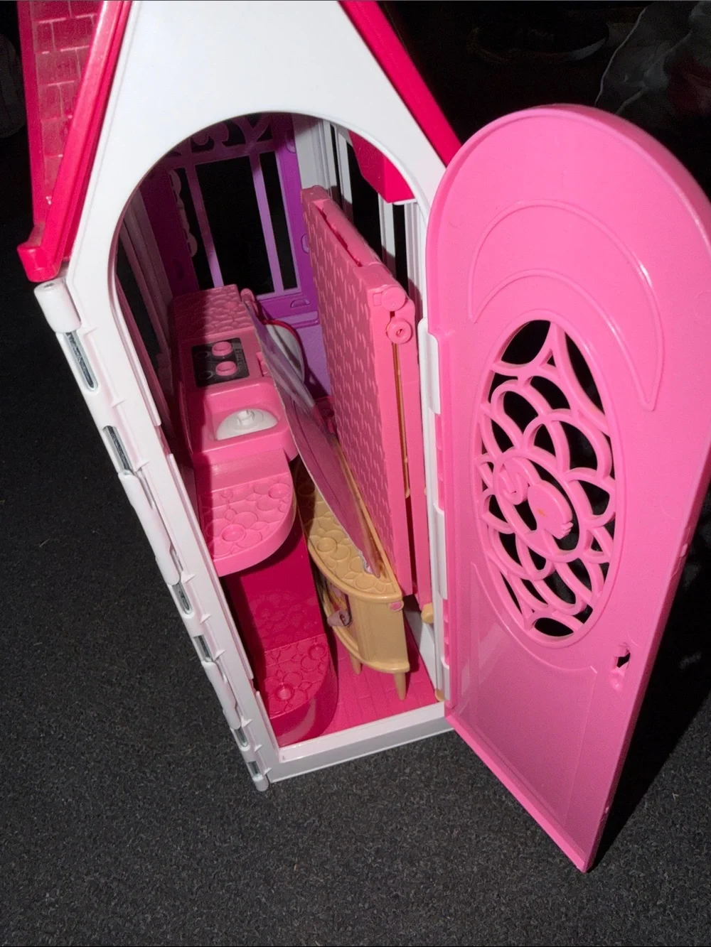 Barbie Hot Pink Foldable Playhouse with Peach Shelf Accent